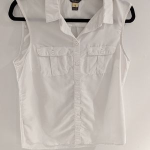Eddie Bauer Travel Sleeveless Buttoned Shirt - M